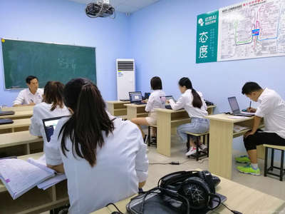 松鼠教育信息咨詢 精準定位，點亮教育前行的燈塔